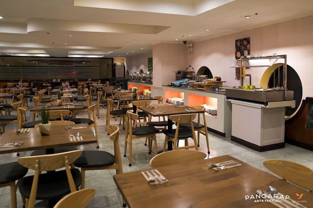 Berjaya Makati Hotel Makati City Екстериор снимка
