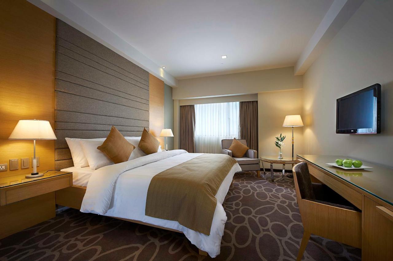 Berjaya Makati Hotel Makati City Екстериор снимка