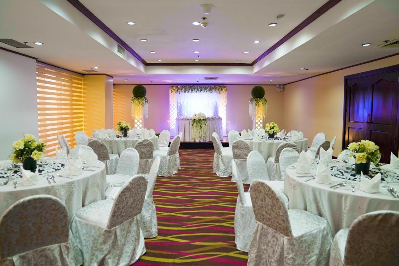 Berjaya Makati Hotel Makati City Екстериор снимка