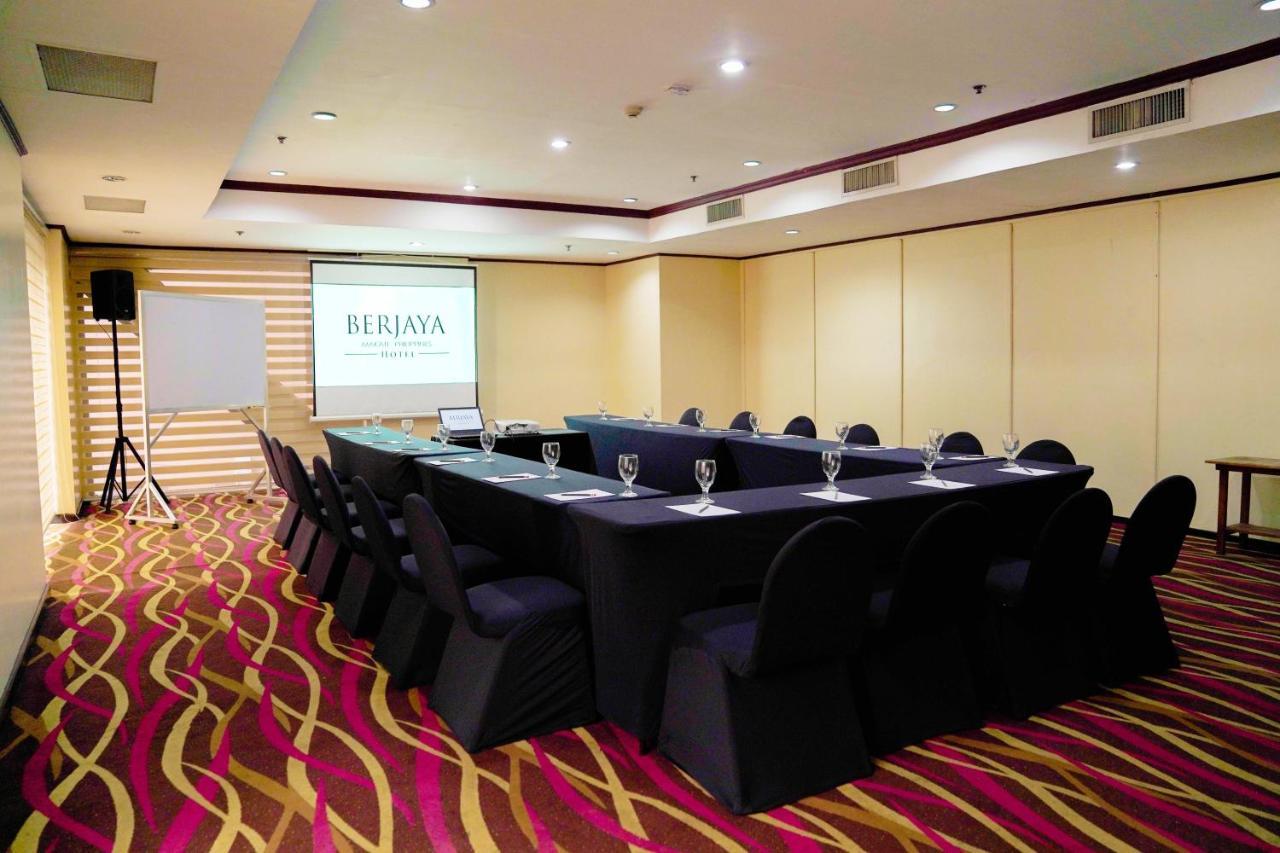 Berjaya Makati Hotel Makati City Екстериор снимка