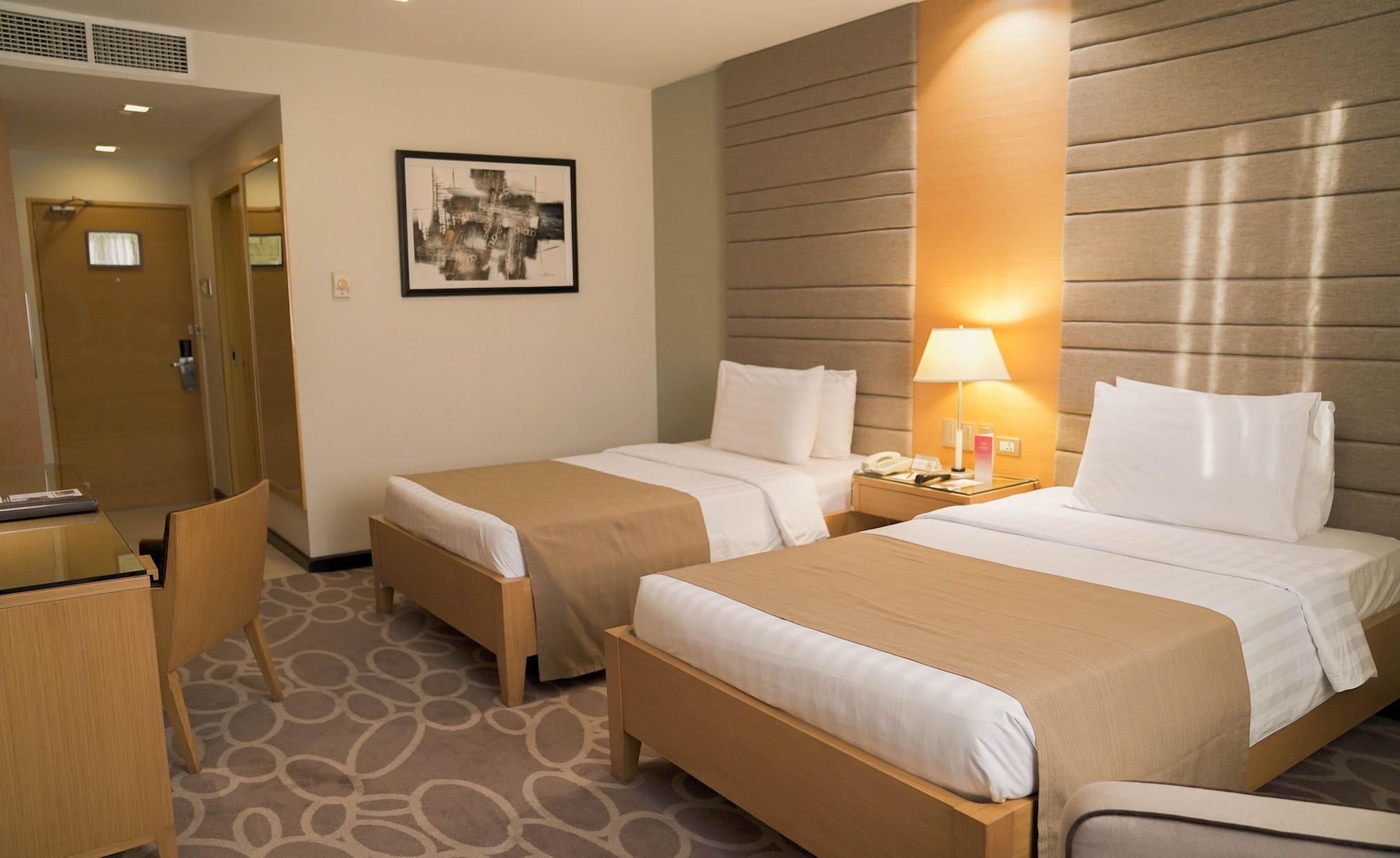 Berjaya Makati Hotel Makati City Екстериор снимка