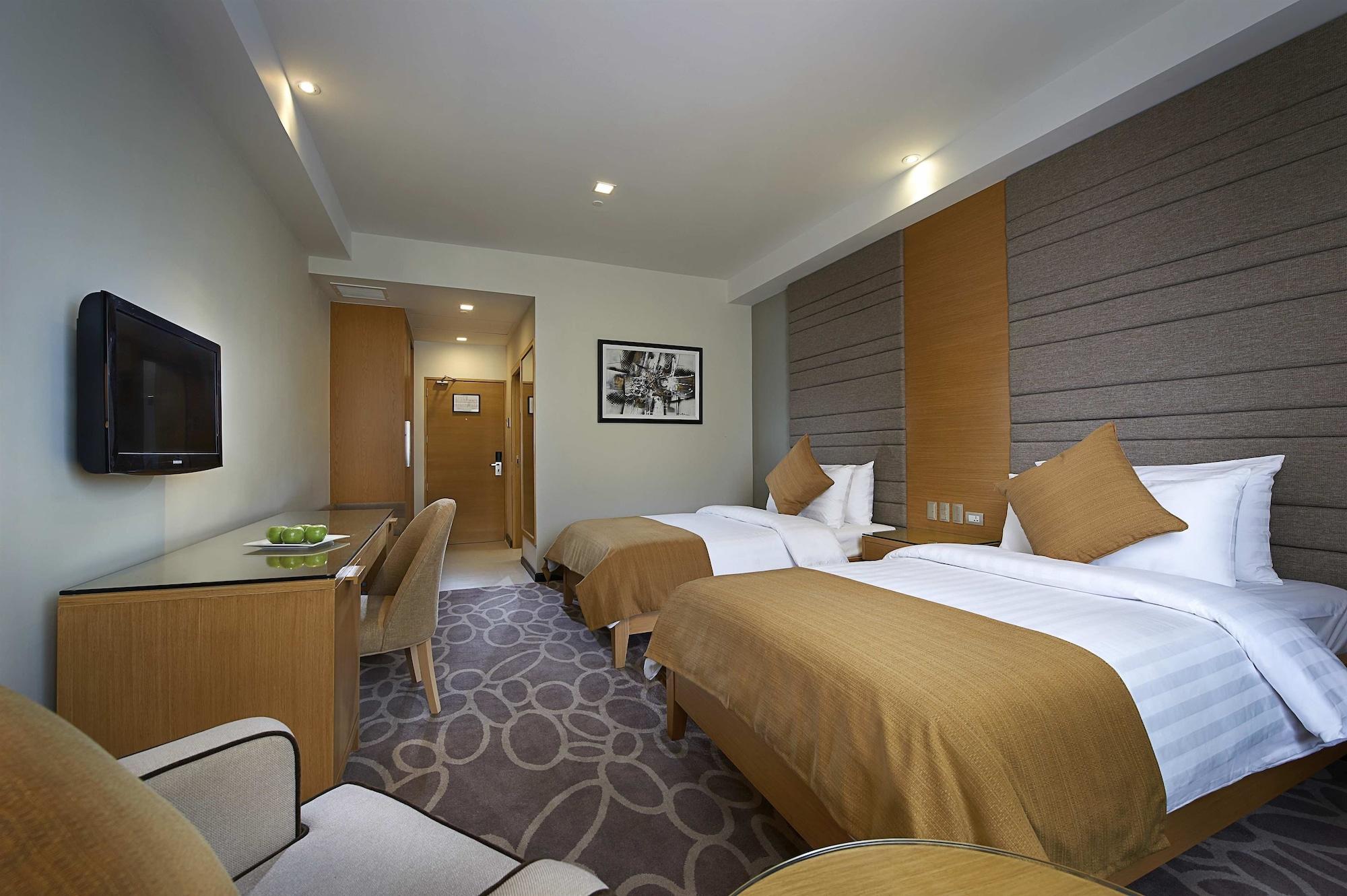 Berjaya Makati Hotel Makati City Екстериор снимка
