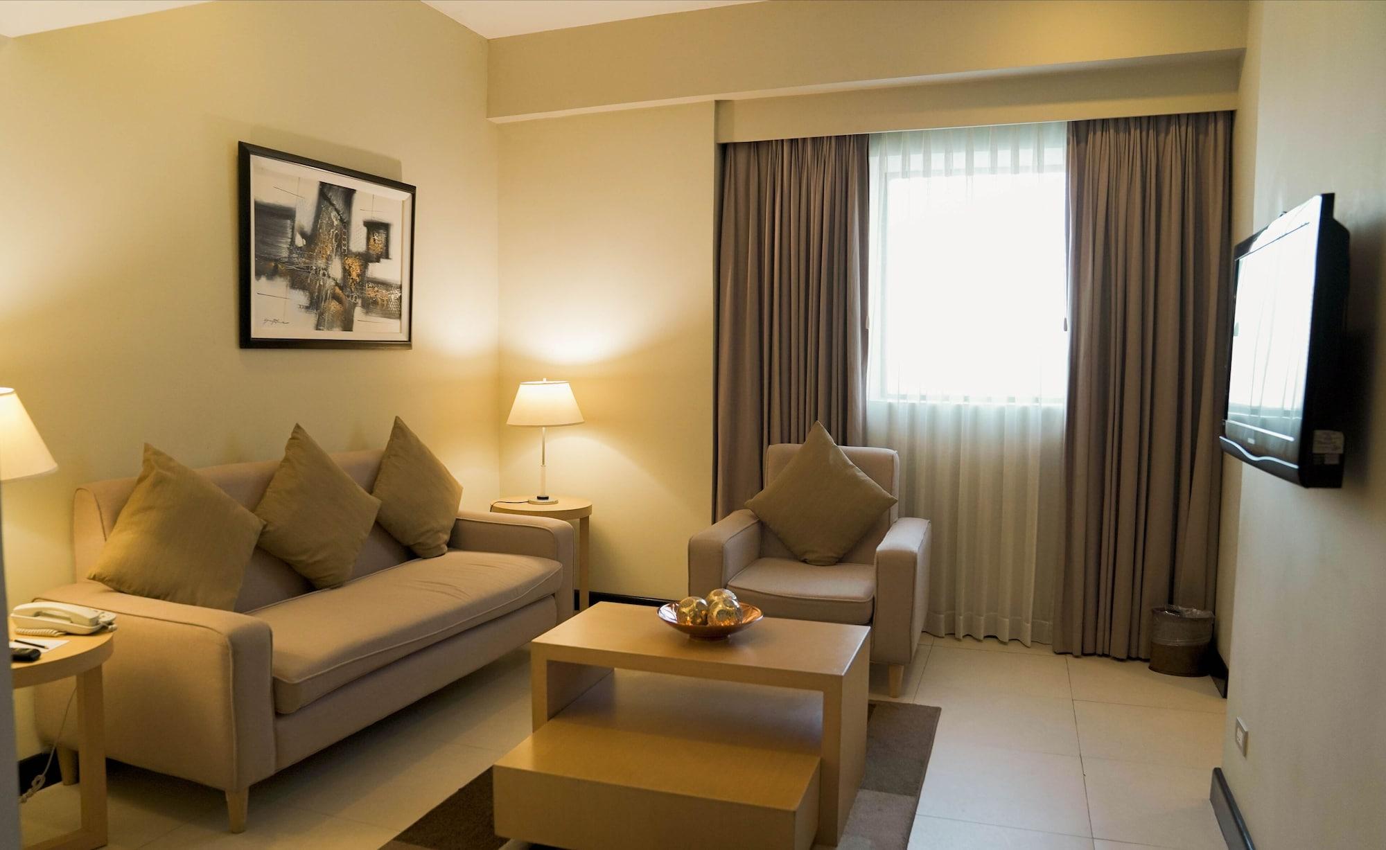 Berjaya Makati Hotel Makati City Екстериор снимка