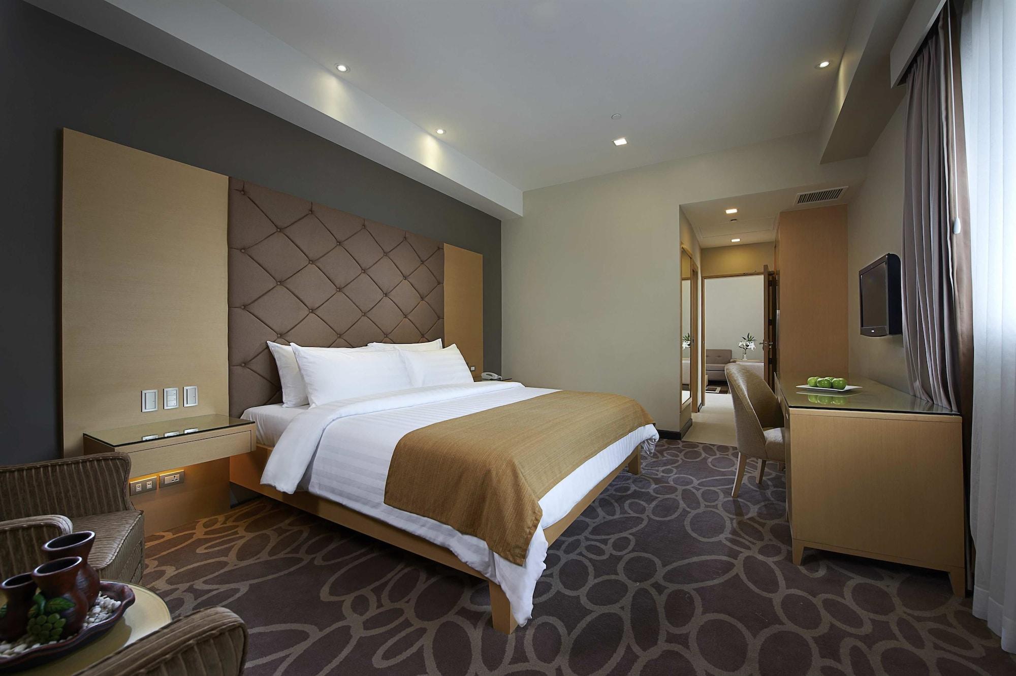 Berjaya Makati Hotel Makati City Екстериор снимка