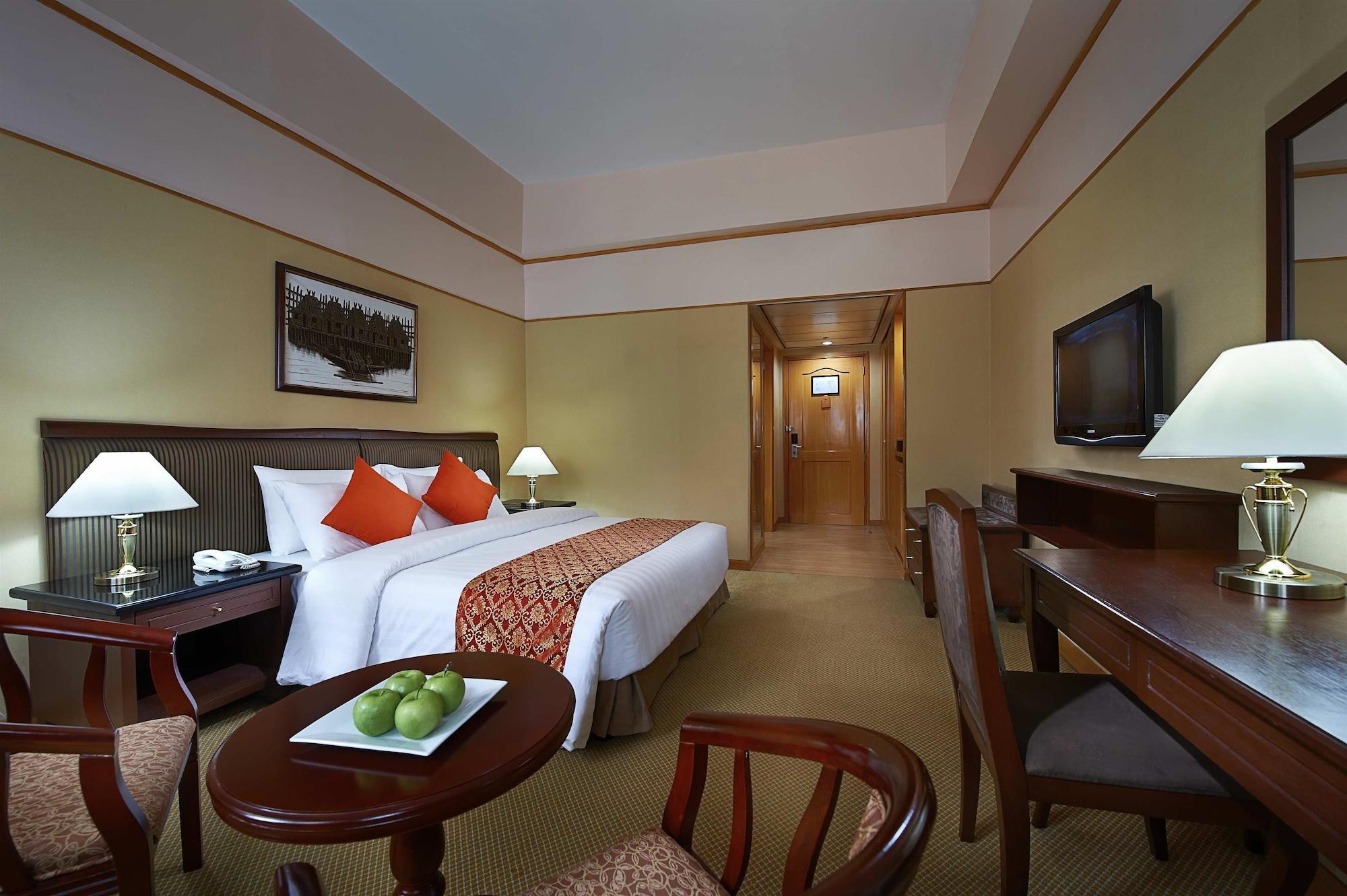 Berjaya Makati Hotel Makati City Екстериор снимка