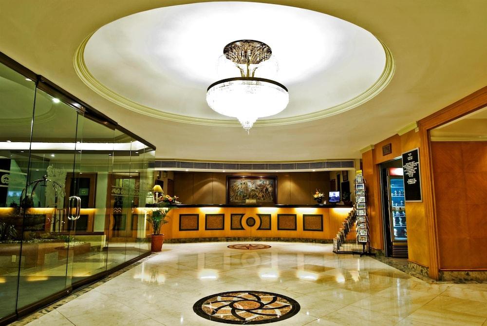 Berjaya Makati Hotel Makati City Екстериор снимка