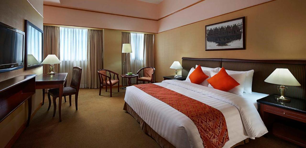 Berjaya Makati Hotel Makati City Екстериор снимка
