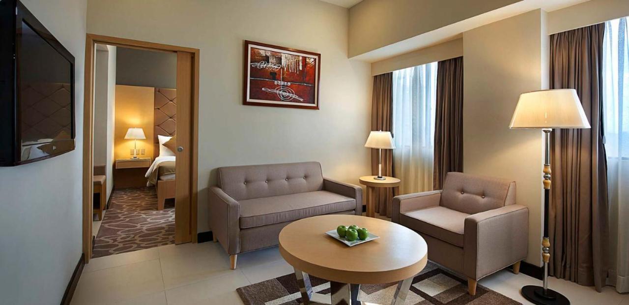 Berjaya Makati Hotel Makati City Екстериор снимка