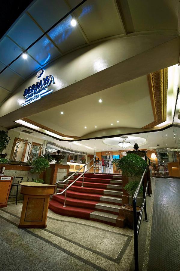 Berjaya Makati Hotel Makati City Екстериор снимка