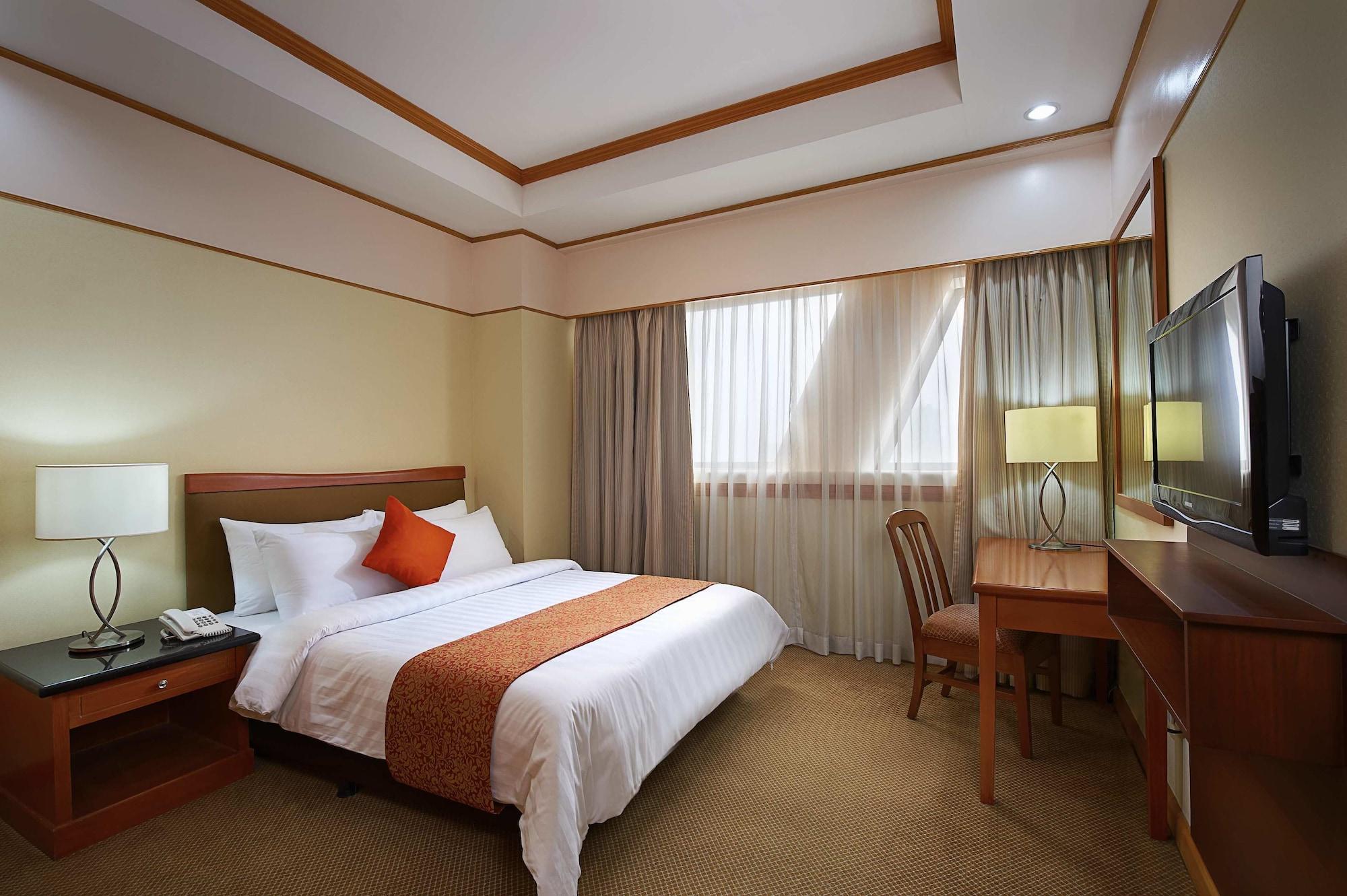 Berjaya Makati Hotel Makati City Екстериор снимка