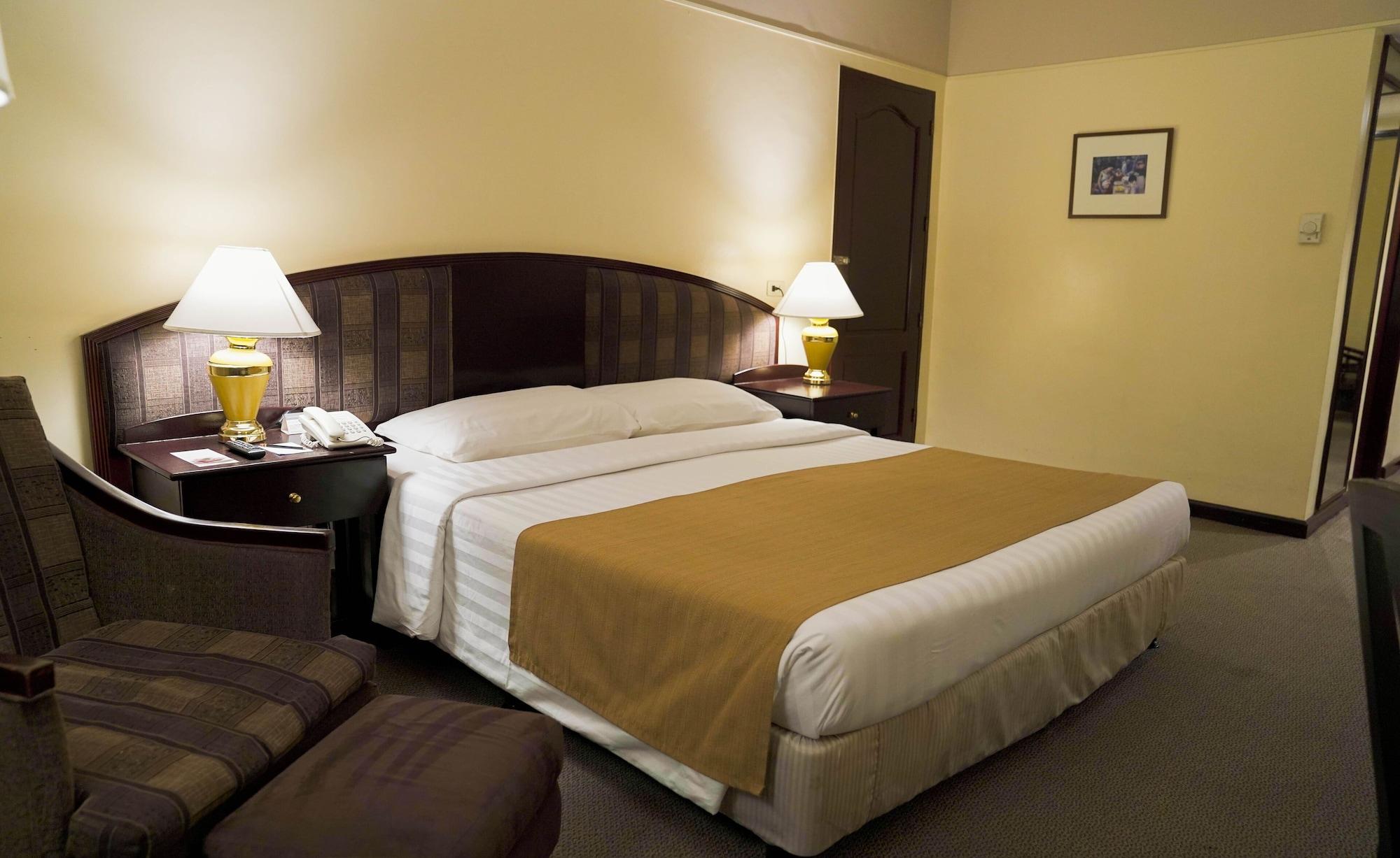 Berjaya Makati Hotel Makati City Екстериор снимка