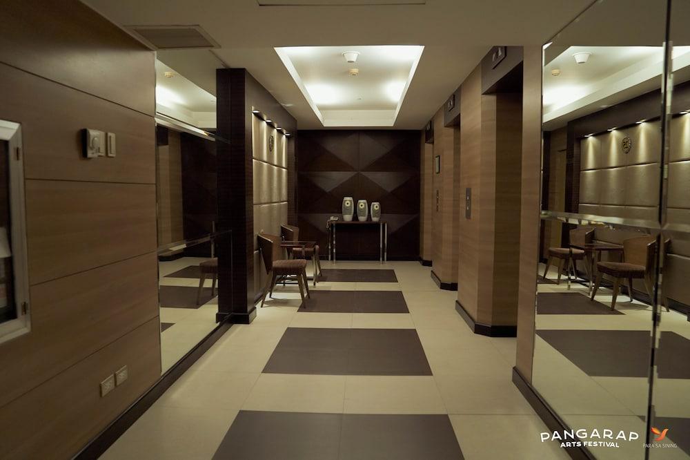 Berjaya Makati Hotel Makati City Екстериор снимка