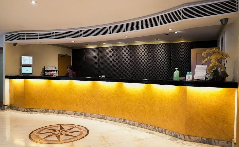 Berjaya Makati Hotel Makati City Екстериор снимка