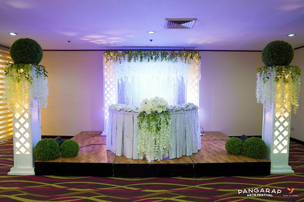Berjaya Makati Hotel Makati City Екстериор снимка