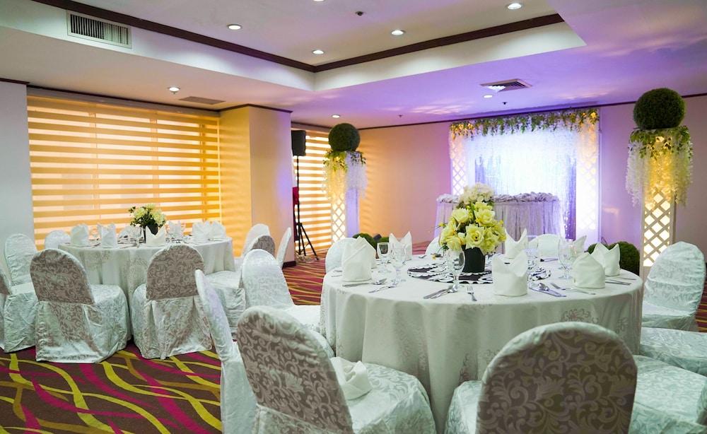 Berjaya Makati Hotel Makati City Екстериор снимка