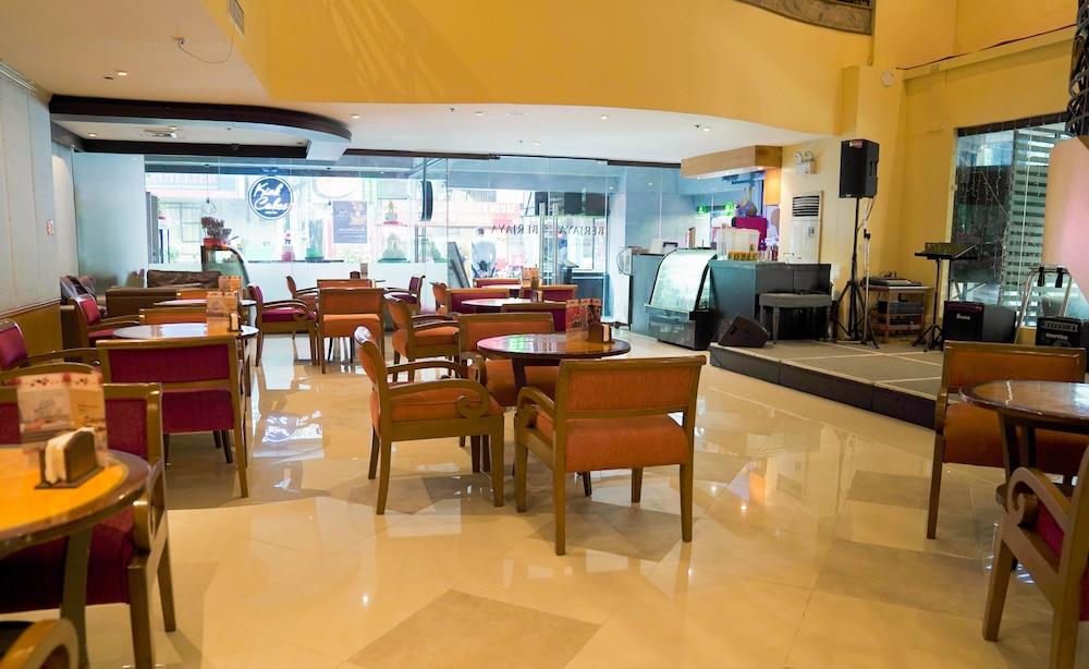 Berjaya Makati Hotel Makati City Екстериор снимка