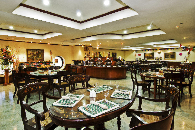 Berjaya Makati Hotel Makati City Екстериор снимка