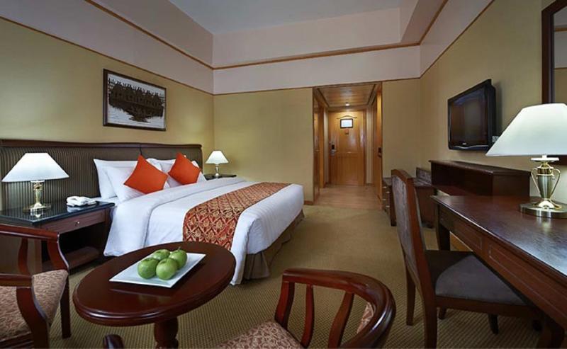 Berjaya Makati Hotel Makati City Екстериор снимка